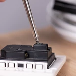 Kép 7/10 - Deli Tools EDL8001 feszültségmérő, 100-250V (fehér)